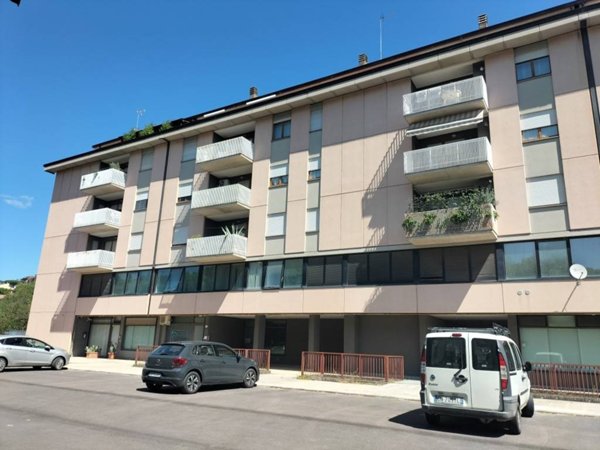 ufficio in vendita a Perugia in zona Ferro di Cavallo