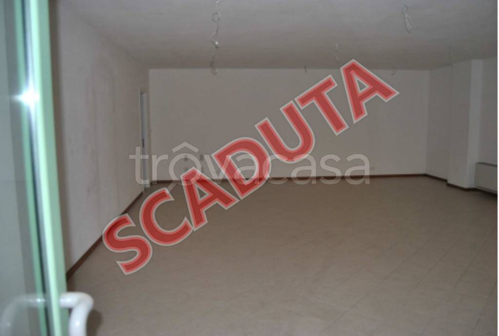 negozio in vendita a Perugia in zona L'Olmo