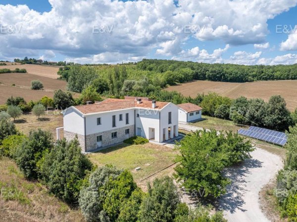 casa indipendente in vendita a Perugia in zona Collestrada