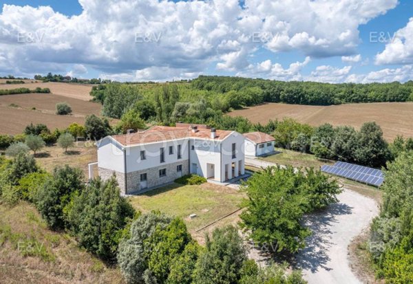 casa indipendente in vendita a Perugia in zona Collestrada