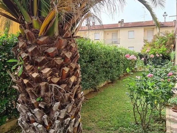 casa indipendente in vendita a Perugia in zona Parlesca