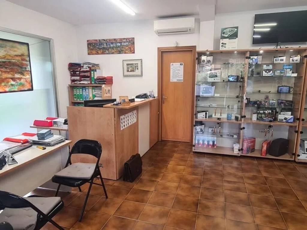 negozio in vendita a Perugia in zona San Sisto