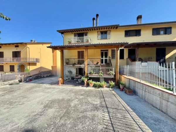 casa indipendente in vendita a Perugia in zona Pianello