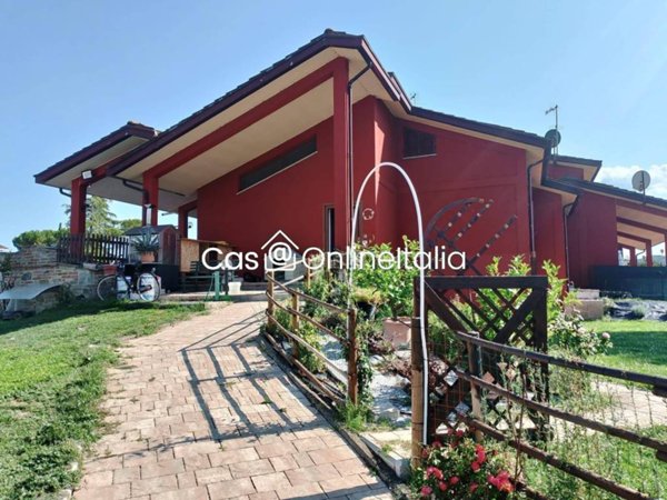 casa indipendente in vendita a Perugia in zona Mugnano