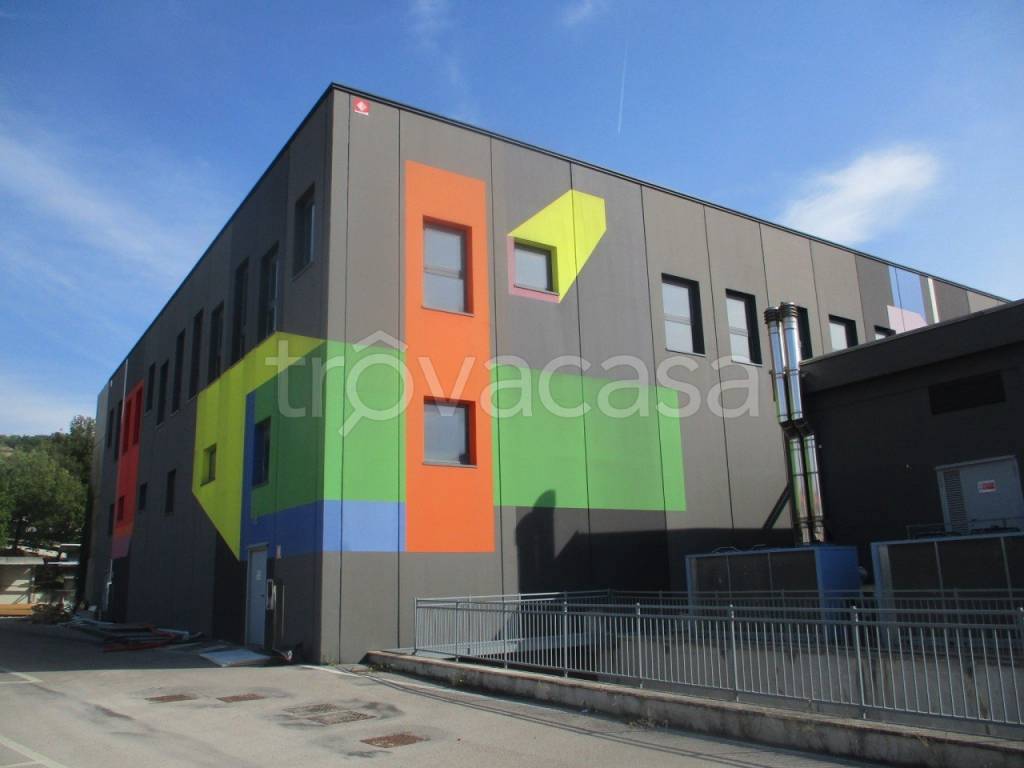 locale di sgombero in vendita a Perugia in zona Madonna Alta