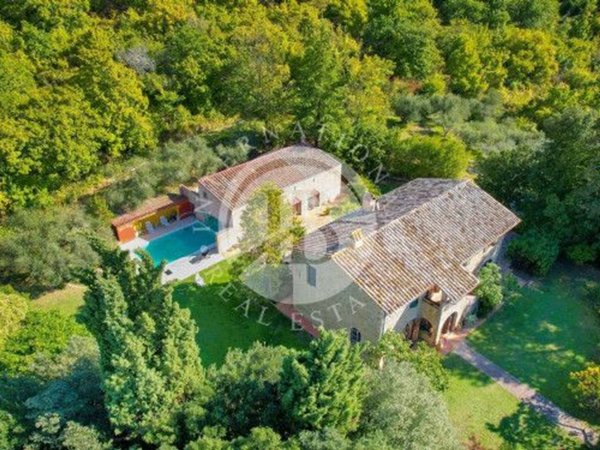 casa indipendente in vendita a Perugia in zona Centro Città