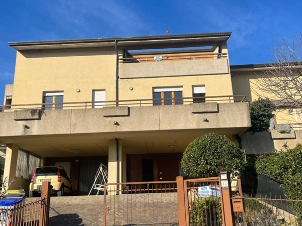casa indipendente in vendita a Perugia in zona Villa Pitignano