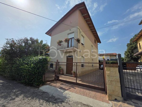 casa indipendente in vendita a Perugia in zona Parlesca