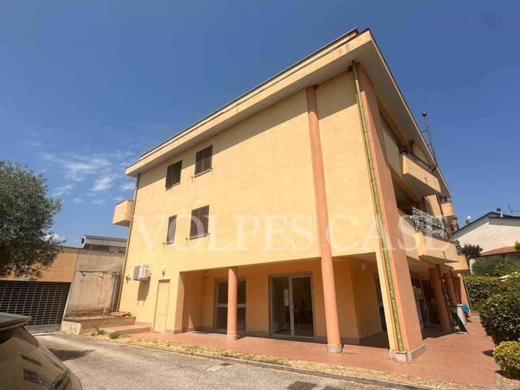 negozio in vendita a Perugia in zona Fontignano