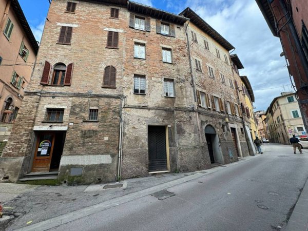 negozio in vendita a Perugia in zona Centro Città