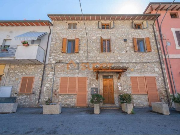 casa indipendente in vendita a Perugia in zona Colle Umberto I