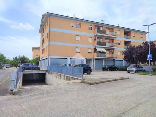 negozio in vendita a Perugia in zona Collestrada