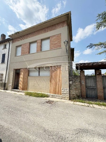 casa indipendente in vendita a Perugia in zona Centro Città