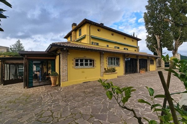 casa indipendente in vendita a Perugia in zona Montebello