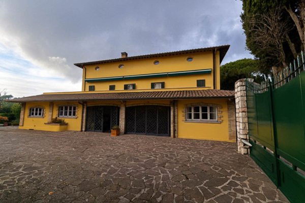 casa indipendente in vendita a Perugia in zona Montebello