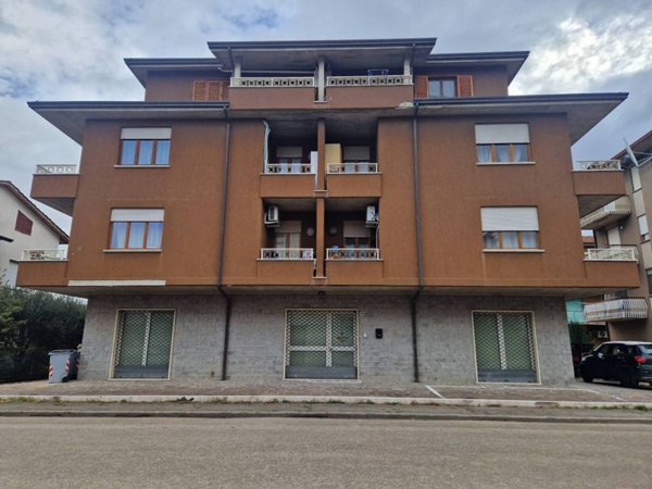 ufficio in vendita a Perugia in zona Casa del Diavolo
