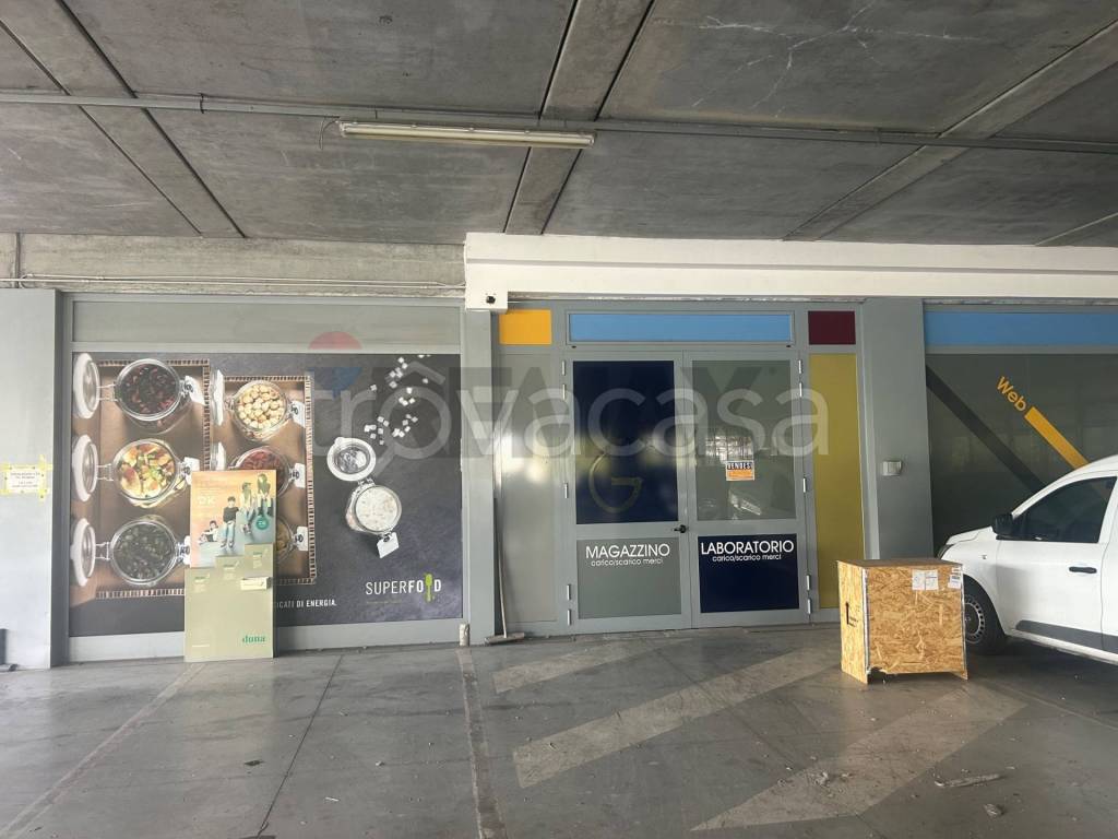 negozio in vendita a Perugia in zona Lacugnano