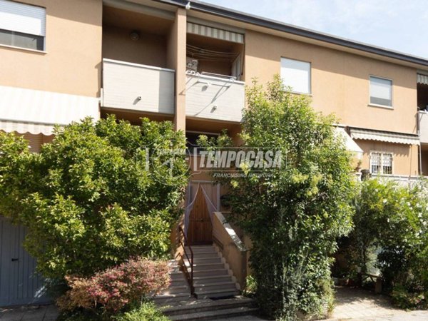 casa indipendente in vendita a Perugia in zona Ferro di Cavallo
