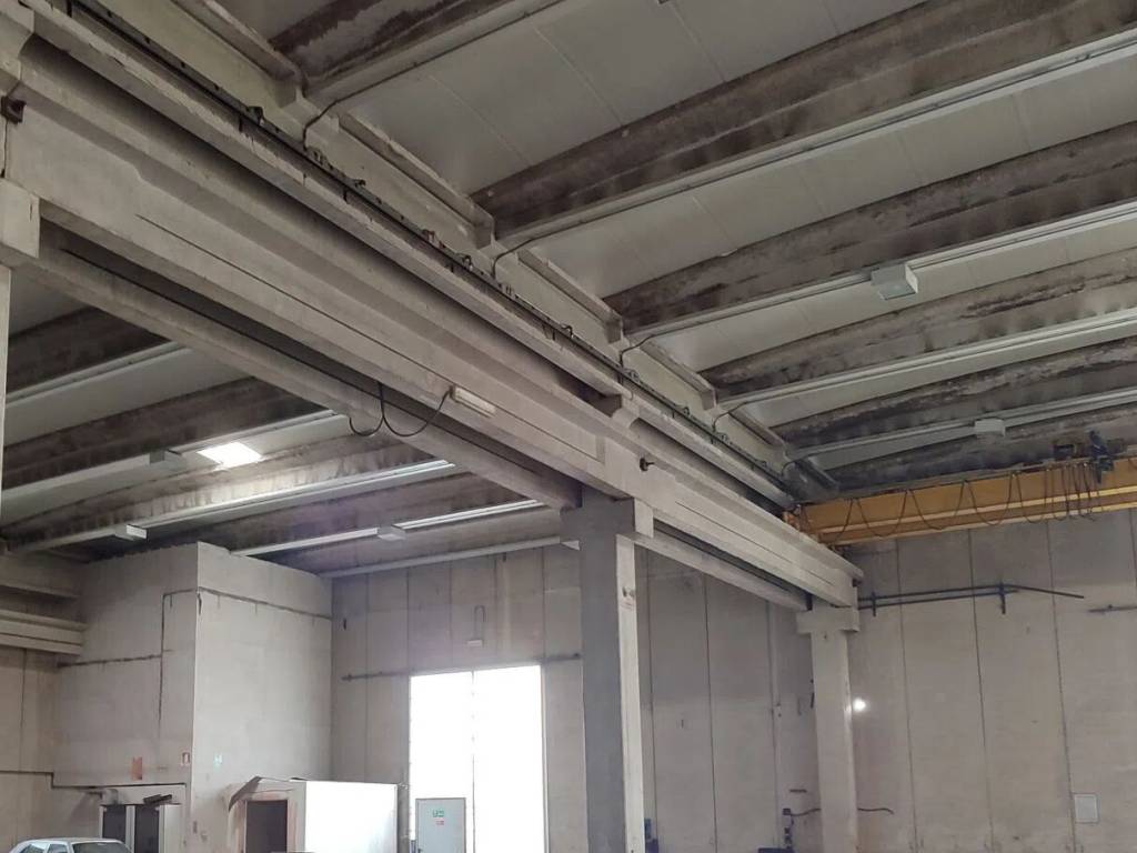 locale commerciale in vendita a Perugia in zona Stazione