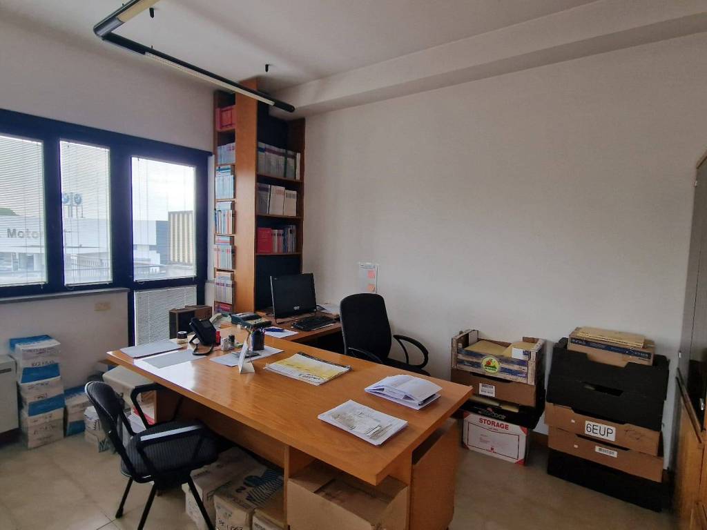 ufficio in vendita a Perugia in zona Lacugnano
