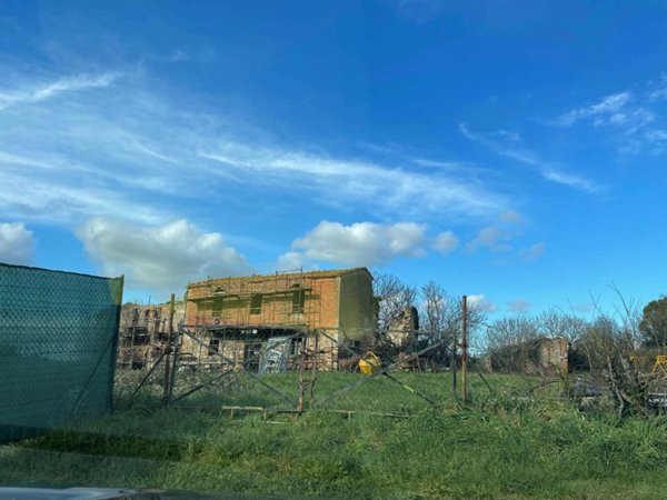 casale in vendita a Perugia in zona Castel del Piano