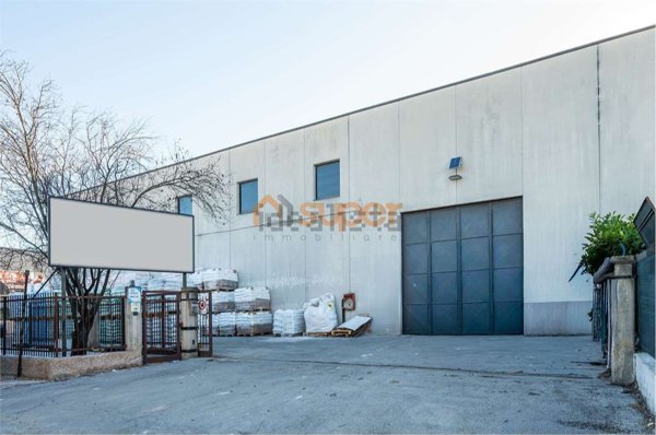 capannone in vendita a Perugia in zona Sant'Andrea delle Fratte