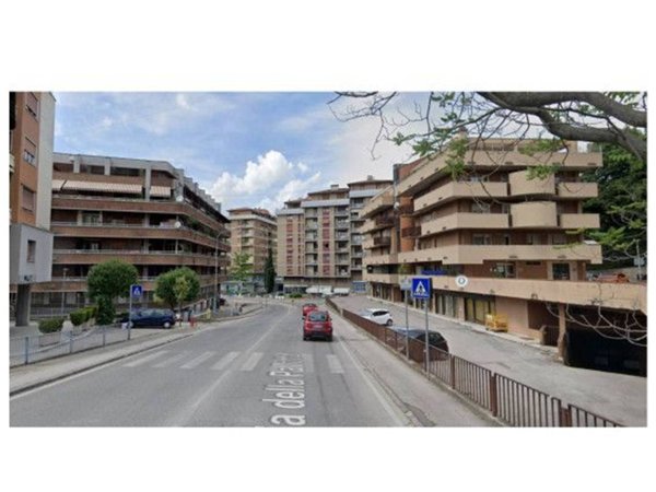 negozio in vendita a Perugia in zona Centro Città