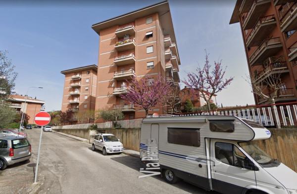 negozio in vendita a Perugia in zona Ferro di Cavallo