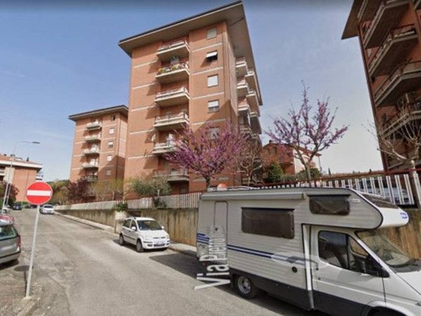 negozio in vendita a Perugia in zona Ferro di Cavallo