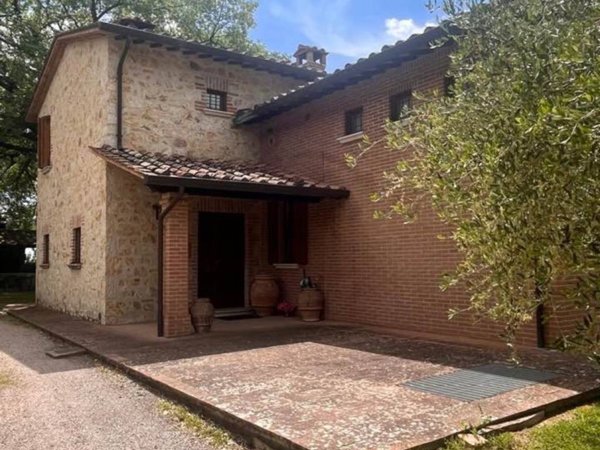 casa indipendente in vendita a Perugia in zona Santa Lucia