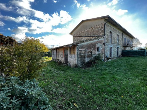 casa indipendente in vendita a Perugia in zona Collestrada