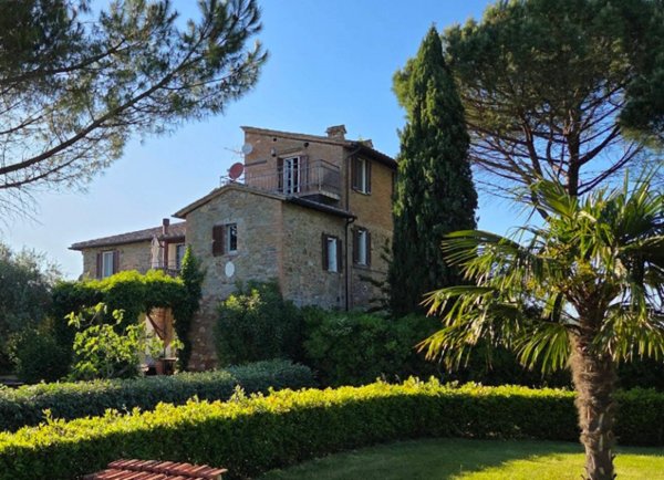 casale in vendita a Perugia in zona Mugnano