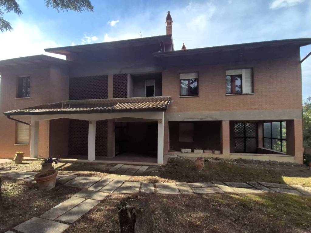 casa indipendente in vendita a Perugia in zona Collestrada