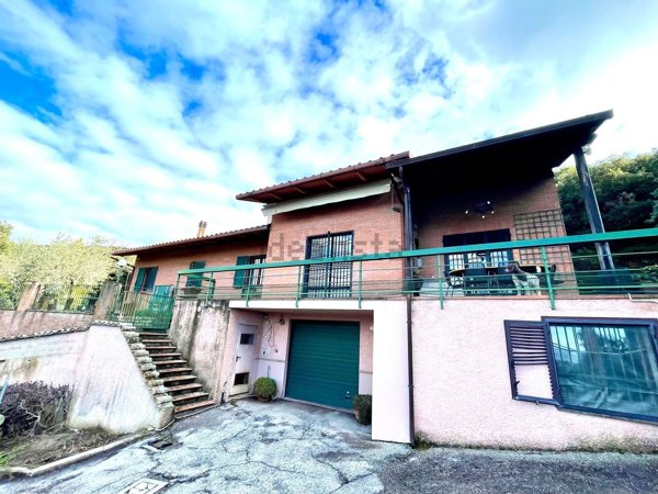 casa indipendente in vendita a Perugia in zona Ferro di Cavallo