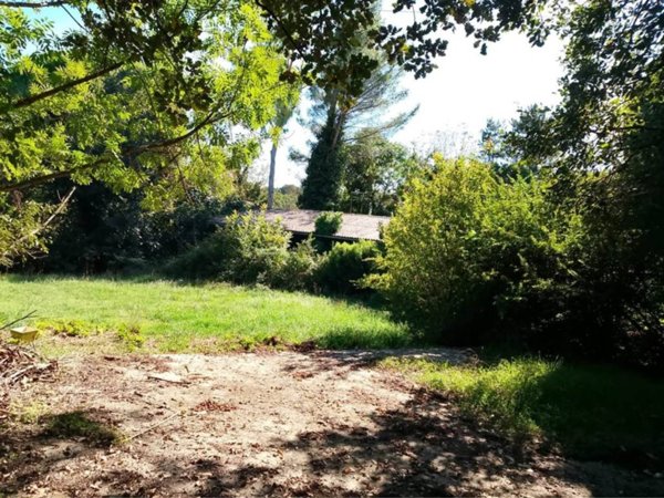 locale commerciale in vendita a Perugia in zona Santa Sabina