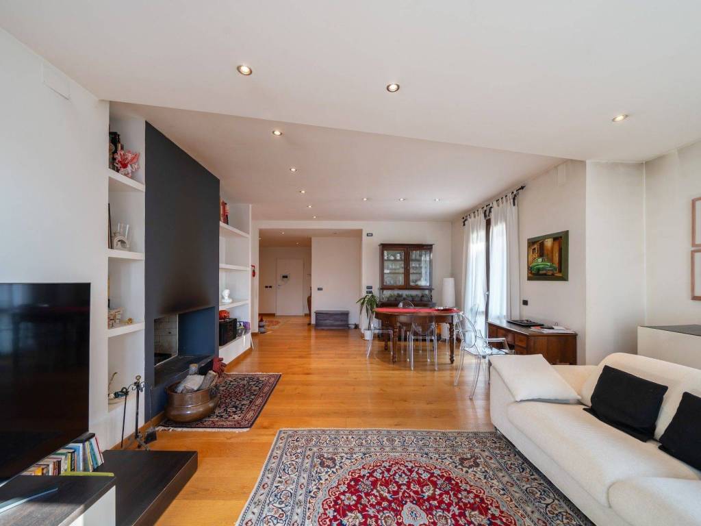 casa indipendente in vendita a Perugia in zona Pila