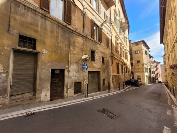 locale commerciale in vendita a Perugia in zona Elce