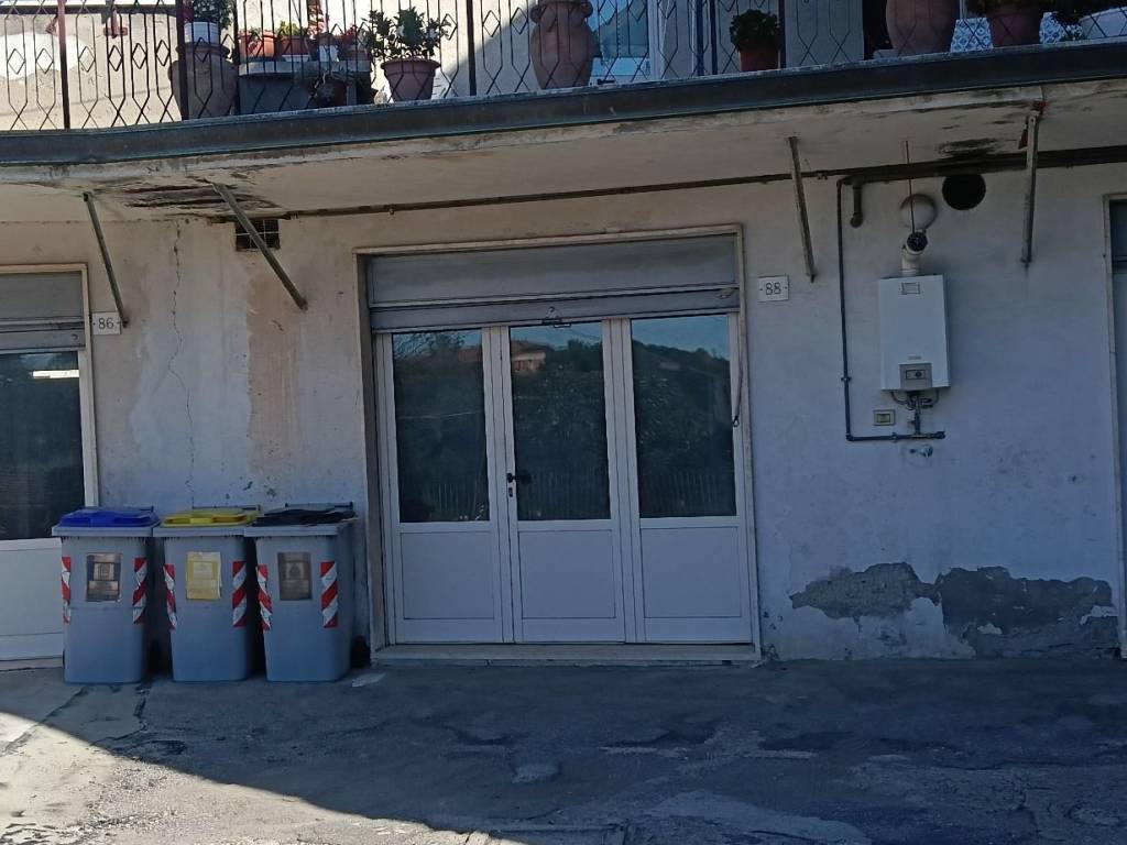negozio in vendita a Perugia in zona Pianello