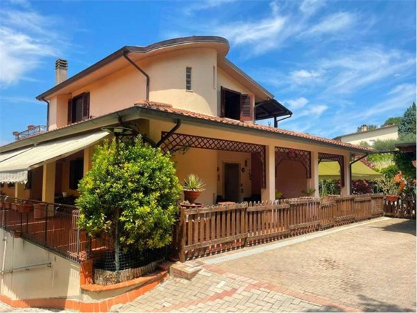 casa indipendente in vendita a Perugia in zona Cenerente