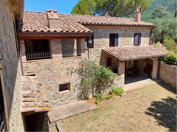 casa indipendente in vendita a Perugia in zona Colle Umberto I