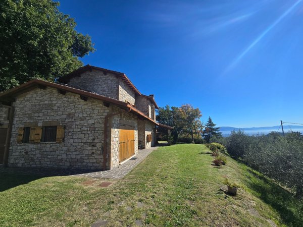 casa indipendente in vendita a Perugia in zona Montelaguardia