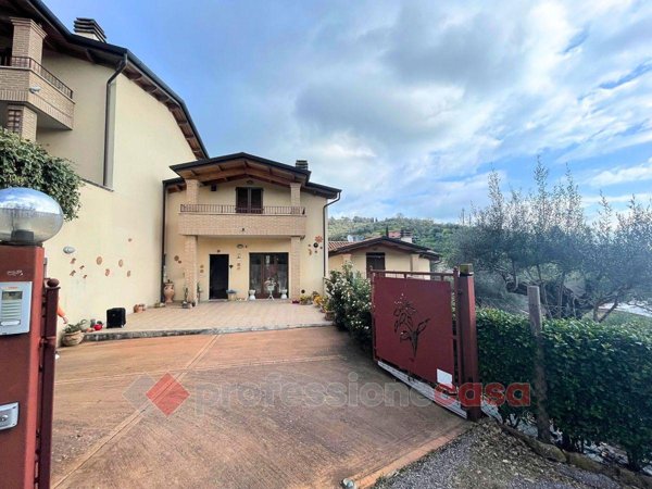 casa indipendente in vendita a Perugia in zona Cordigliano