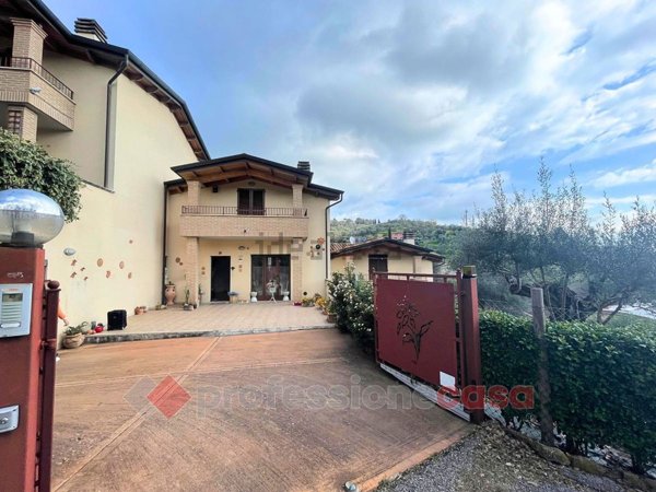 casa indipendente in vendita a Perugia in zona Montelaguardia
