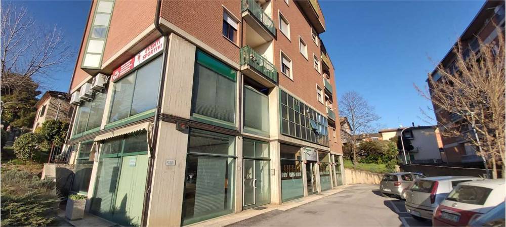 locale commerciale in vendita a Perugia in zona San Sisto