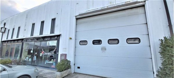 locale commerciale in vendita a Perugia in zona Sant'Andrea delle Fratte