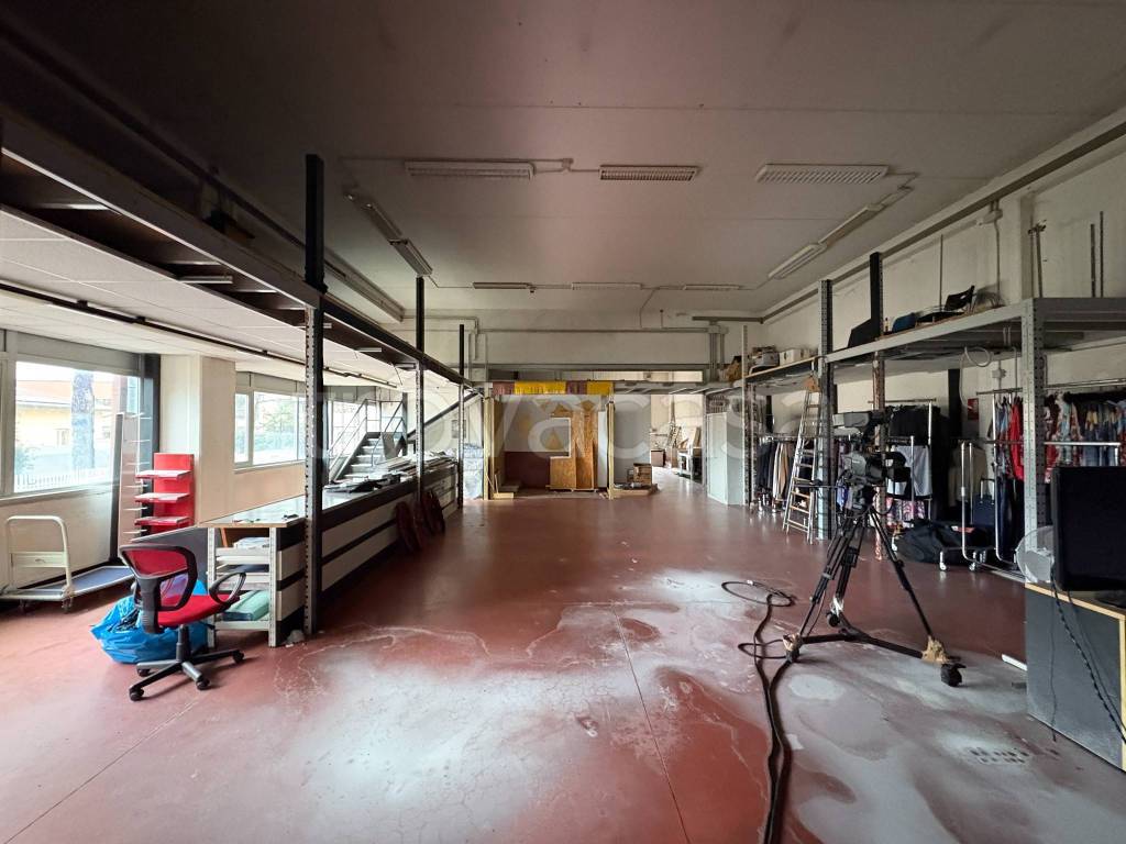 locale commerciale in vendita a Perugia in zona Madonna Alta