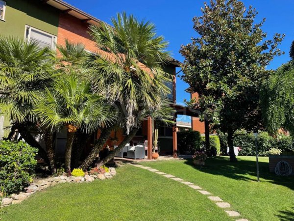 casa indipendente in vendita a Perugia in zona Lacugnano