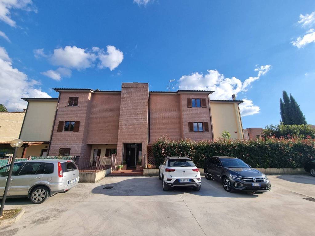 intera palazzina in vendita a Perugia in zona Colle Umberto I