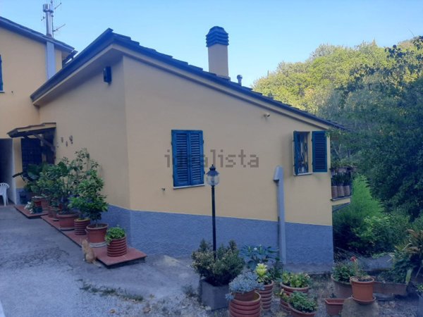casa indipendente in vendita a Perugia in zona Centro Città