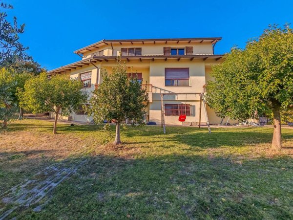 casa indipendente in vendita a Perugia in zona Lacugnano